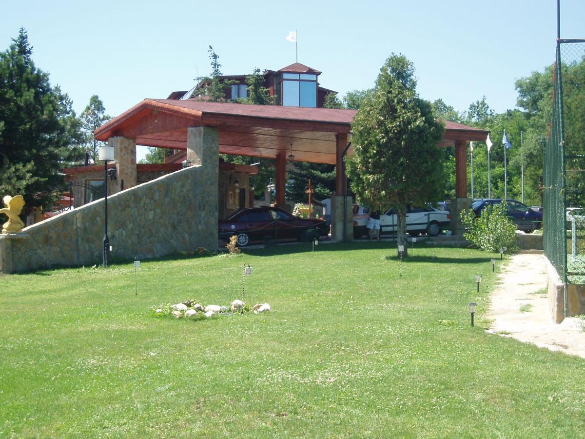 Хотел Галина Палас Srem Exterior foto